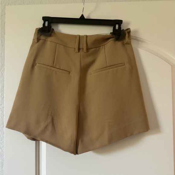Vince shorts. Tan size 6 - Picture 2 of 2